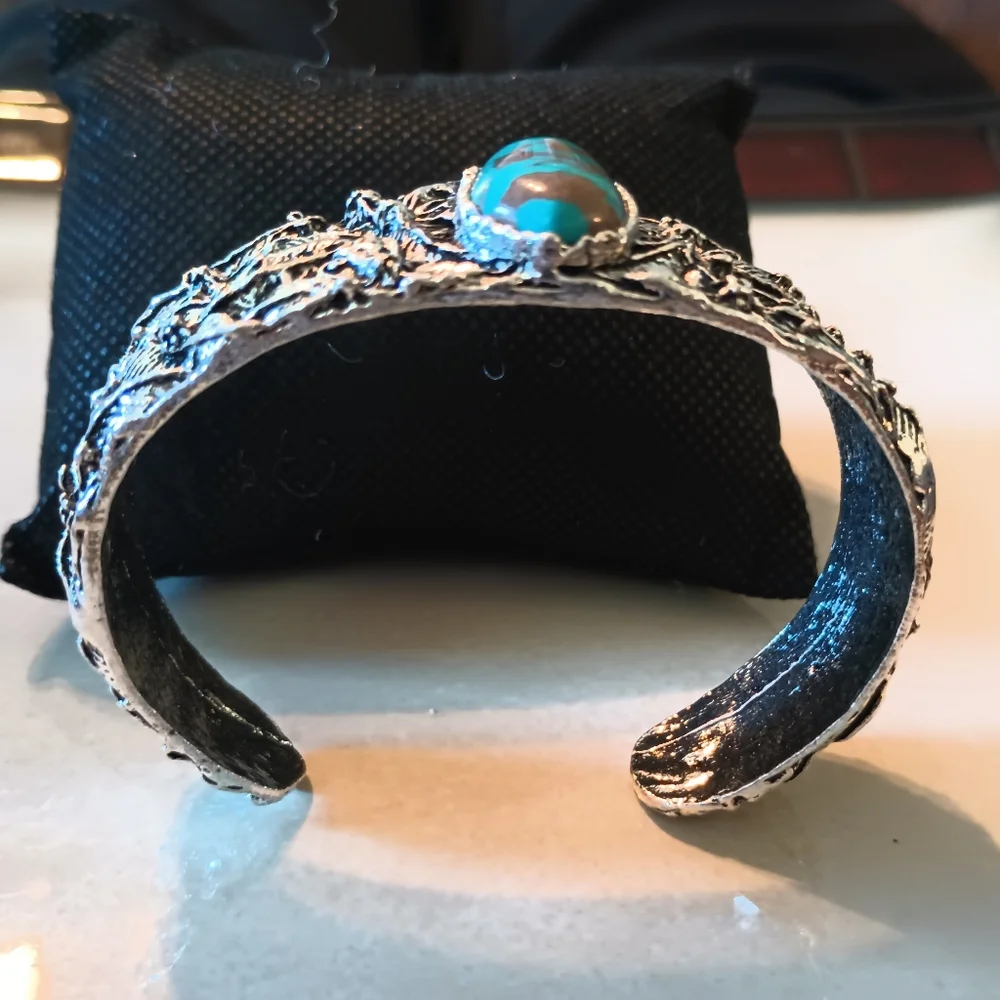 Vintage Style Turquoise Bangle - Picture 10 of 10